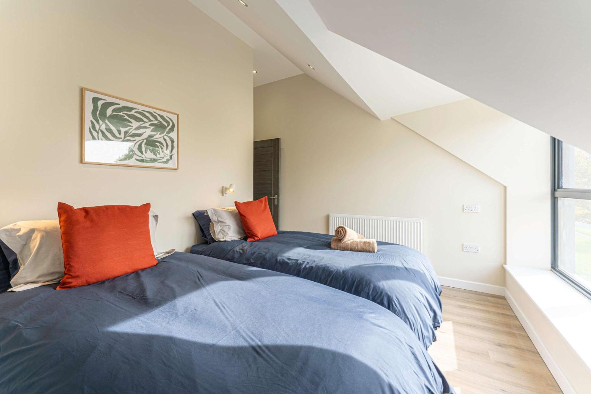 Stylish 2 Bedroom Apartments In Дерби Экстерьер фото